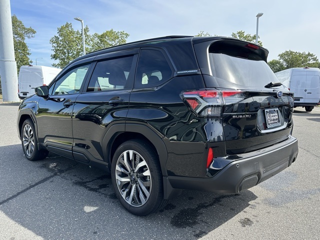 2025 Subaru Forester Touring photo 4