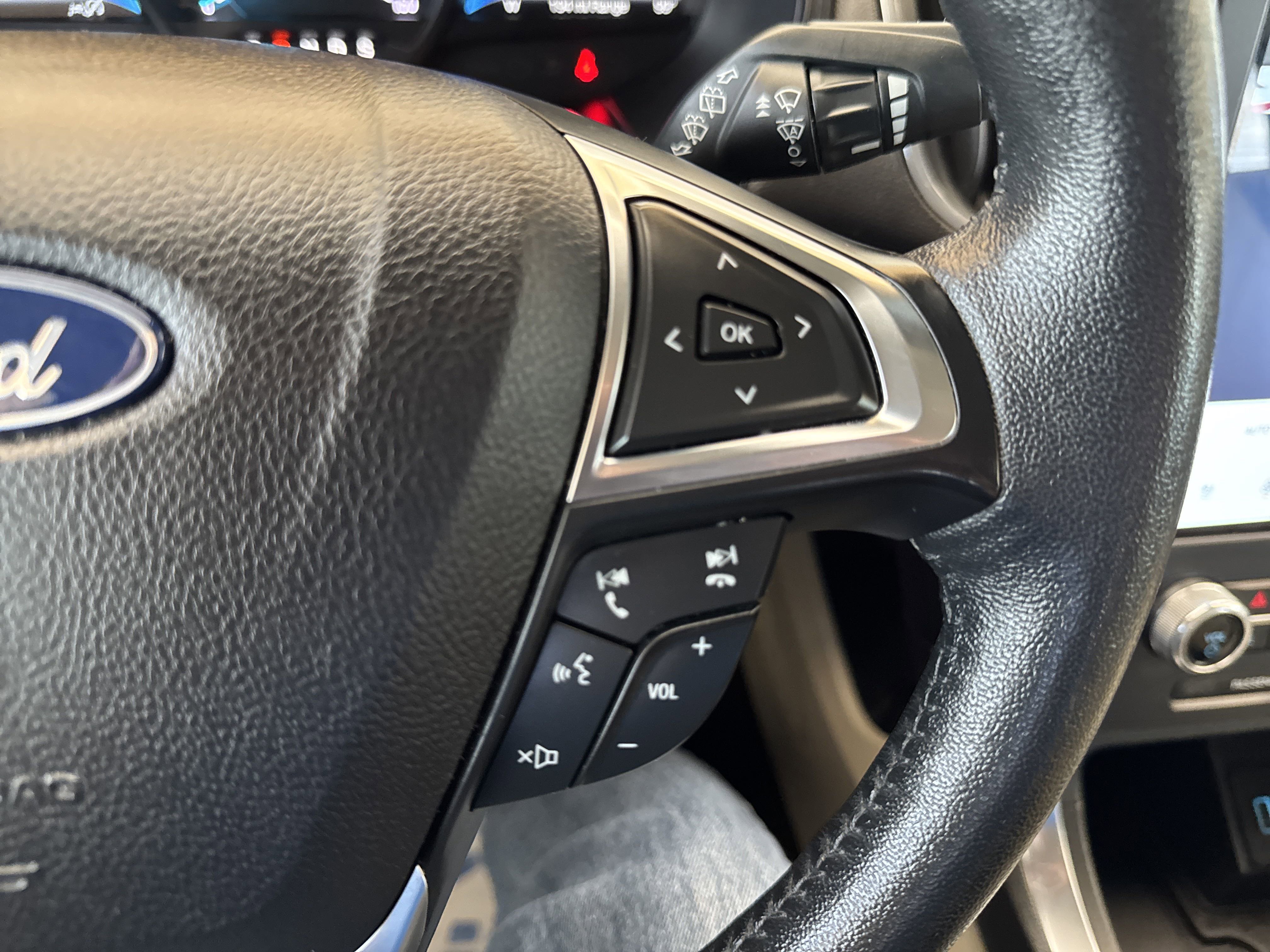 2022 Ford Edge Titanium photo 12