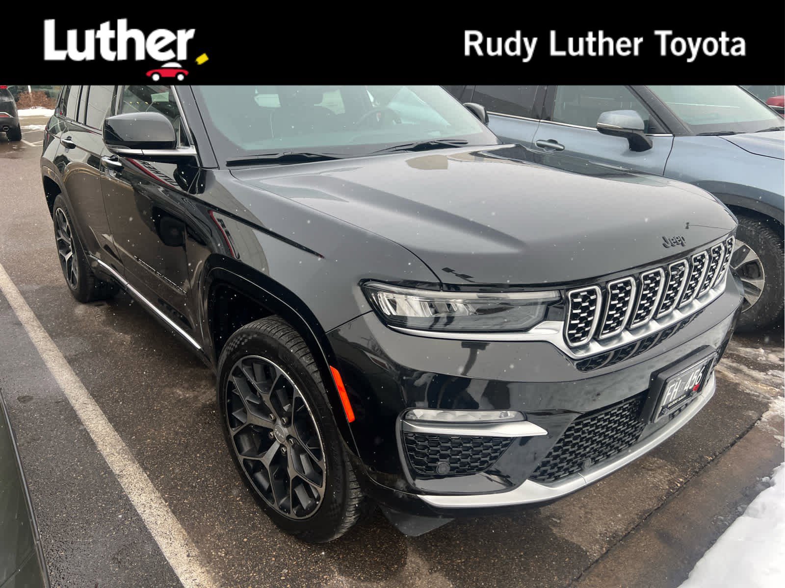 2022 Jeep Grand Cherokee Summit Reserve's photo