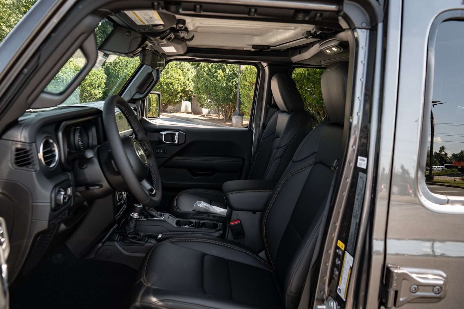 2025 Jeep Gladiator Sport photo 14