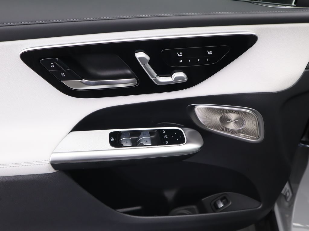 2026 Mercedes Benz GLC 300 photo 21
