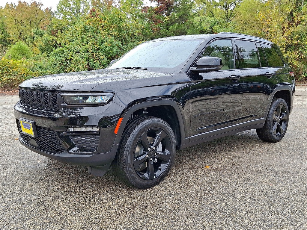 2025 Jeep Grand Cherokee Limited photo 2