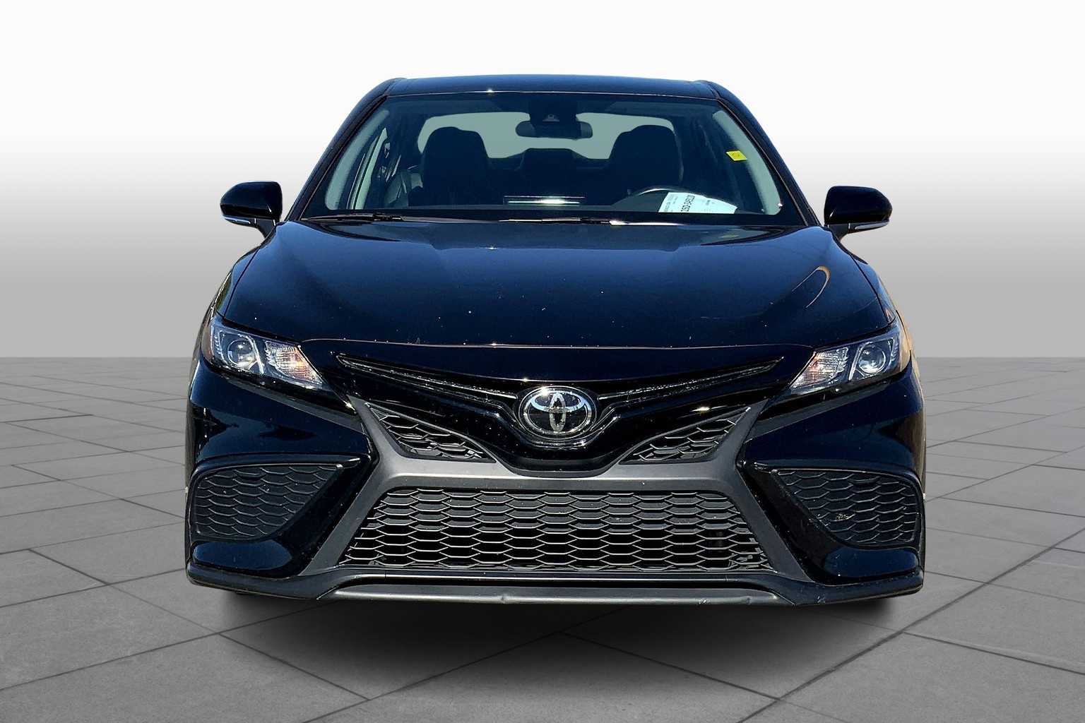 2023 Toyota Camry SE photo 3
