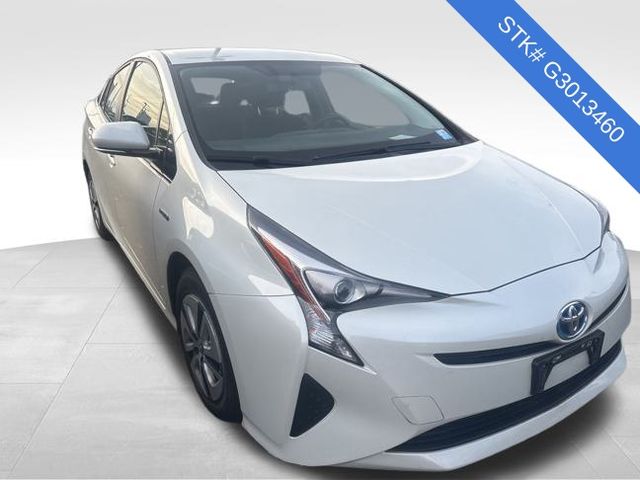 2016 Toyota Prius Four photo 3