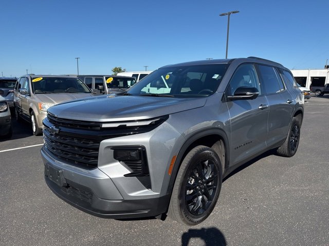 2024 Chevrolet Traverse photo 3