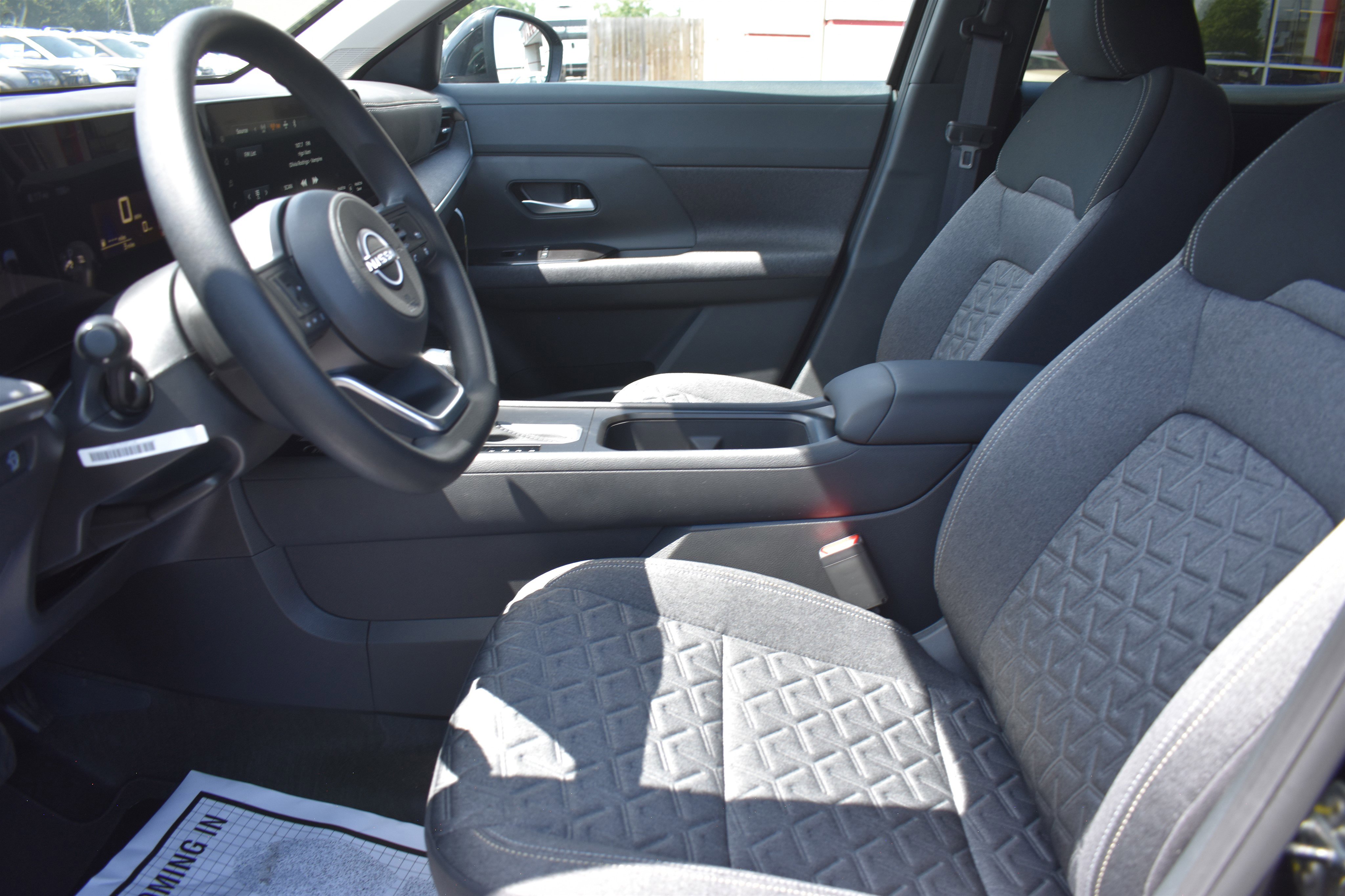 2025 Nissan Kicks SV photo 5