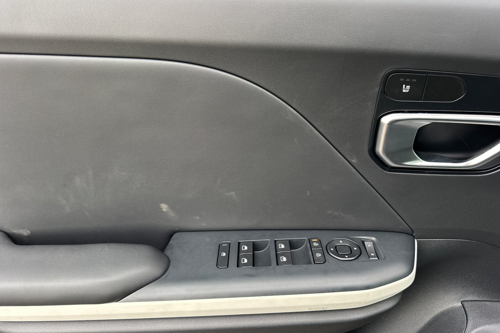 2025 Kia K4 GT-Line photo 6