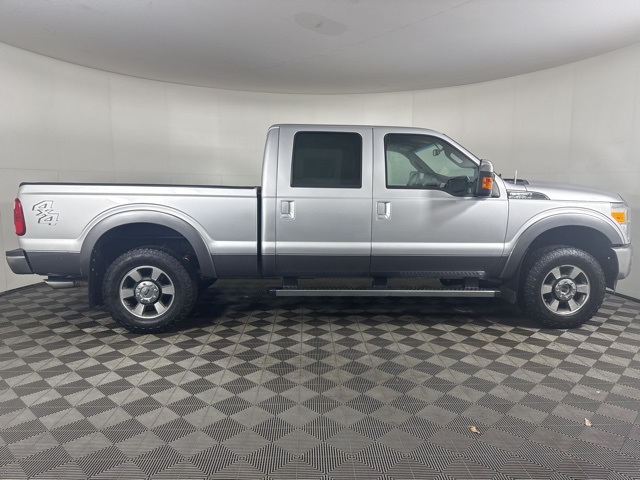 2011 Ford F-250 Lariat photo 2