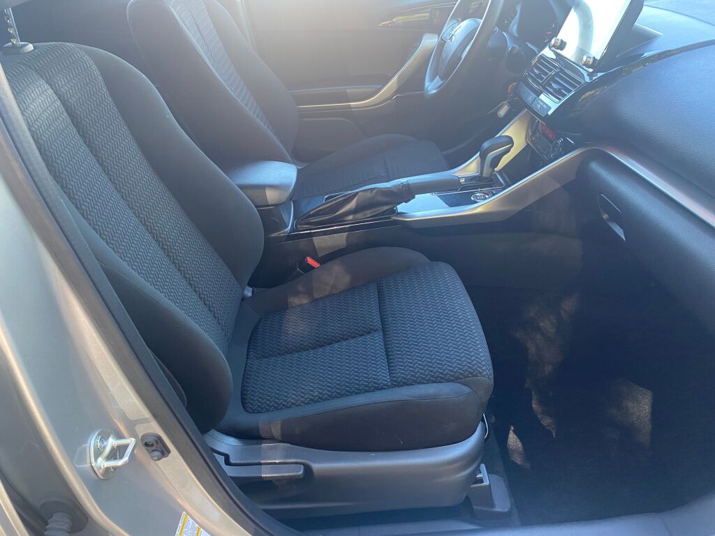 2022 Mitsubishi Eclipse Cross LE photo 18