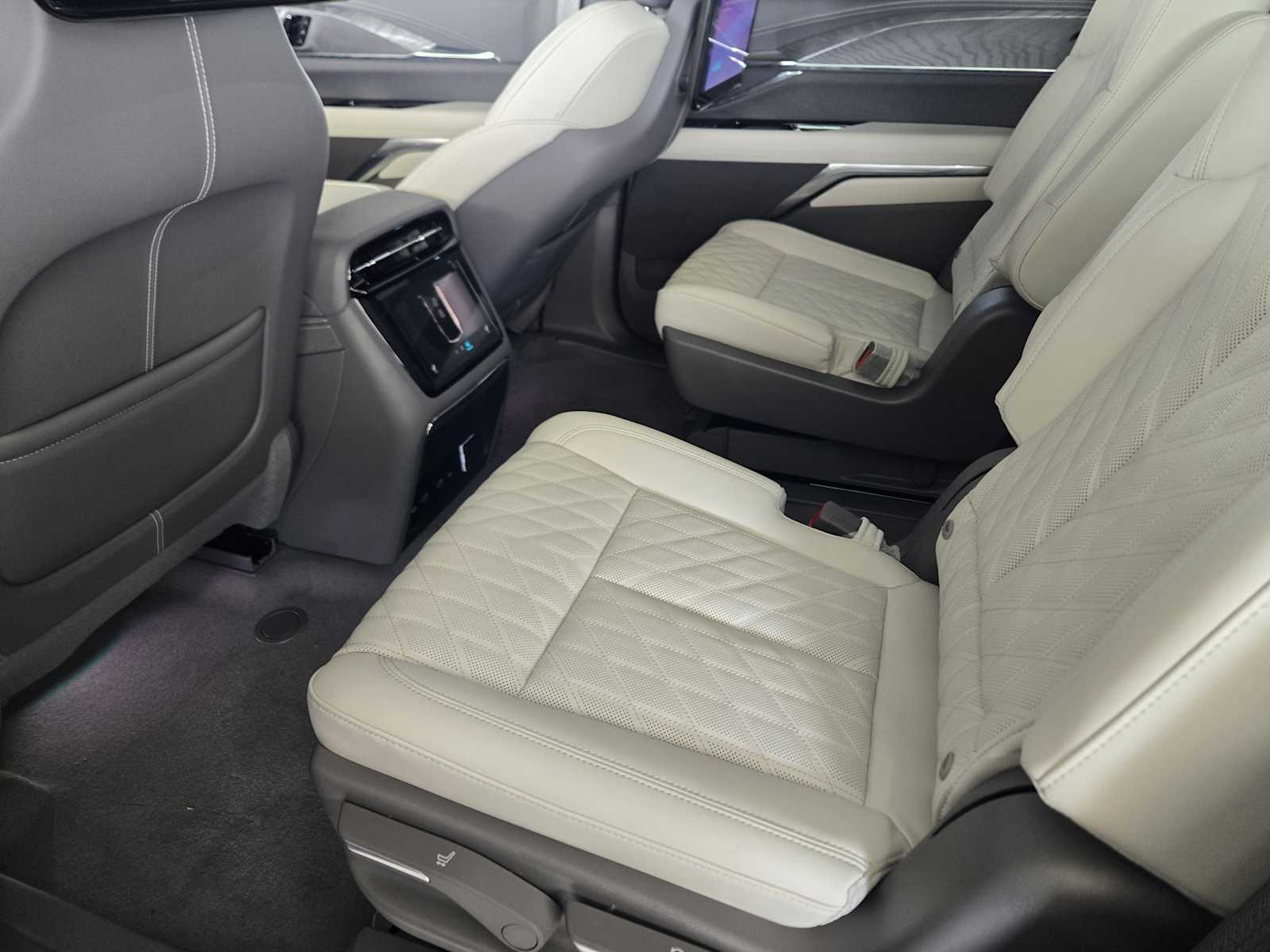 2026 Cadillac Escalade IQ Luxury photo 16