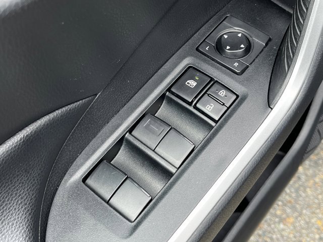 2021 Toyota RAV4 XLE photo 24