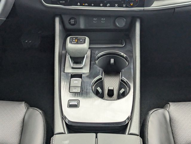 2025 Nissan Rogue SV photo 16