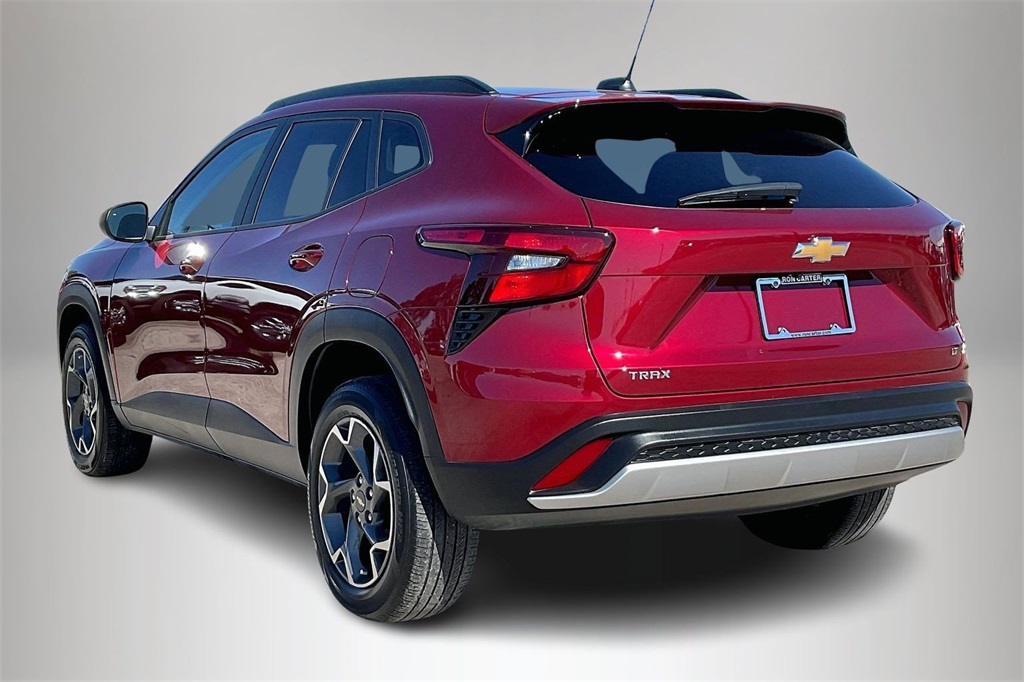 2024 Chevrolet Trax LT photo 4