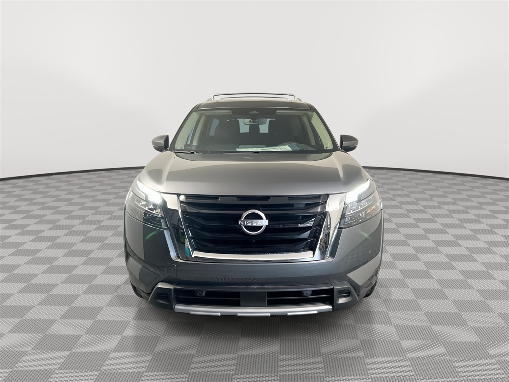 2025 Nissan Pathfinder Platinum photo 3