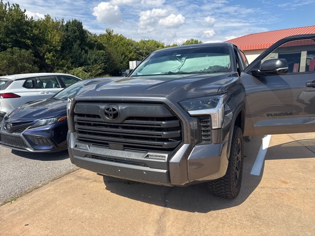 2023 Toyota Tundra SR5 CrewMax photo 2