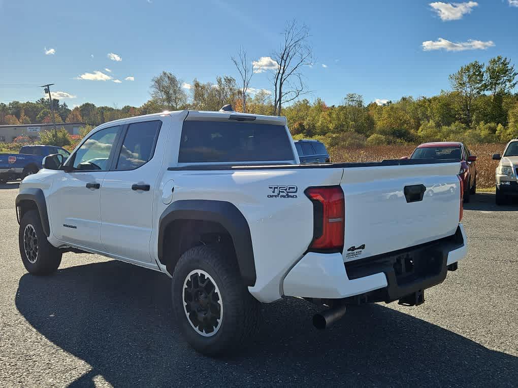 2024 Toyota Tacoma TRD photo 3
