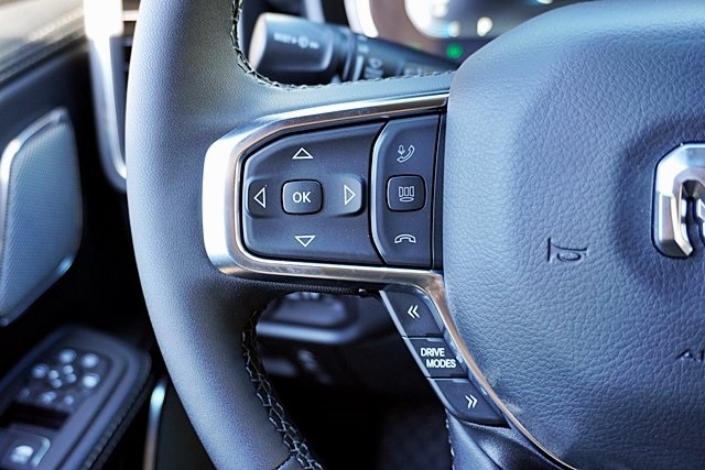 New 2026 Diamond Black Crystal Pearl-Coat Exterior Paint RAM Laramie image 39