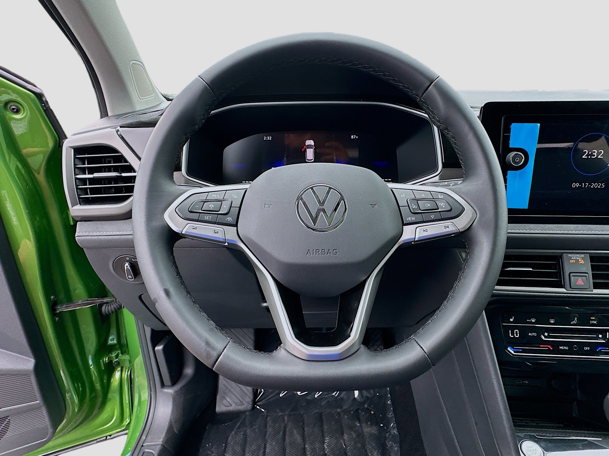 2025 Volkswagen Taos SE photo 2