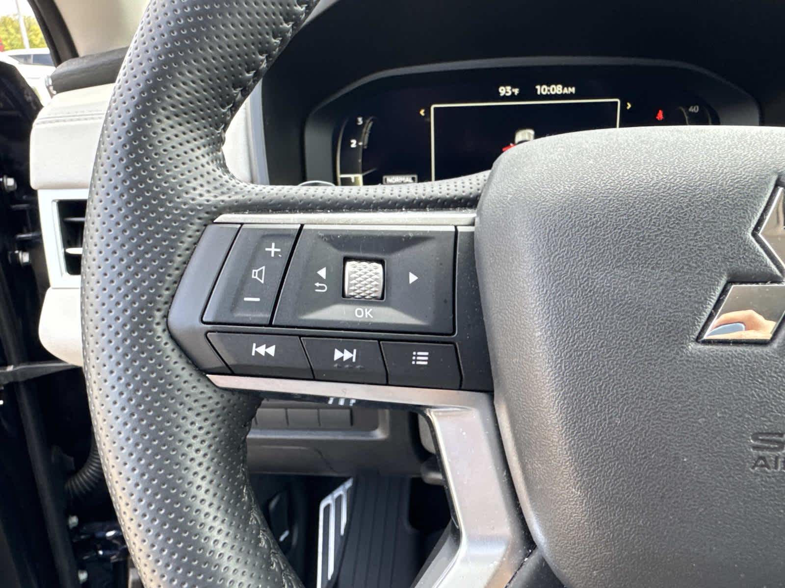 2025 Mitsubishi Outlander SEL photo 12