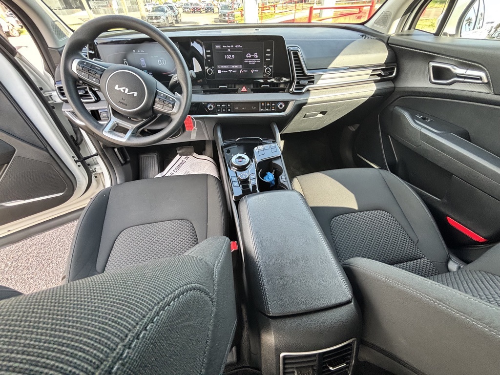2023 Kia Sportage Hybrid LX photo 11