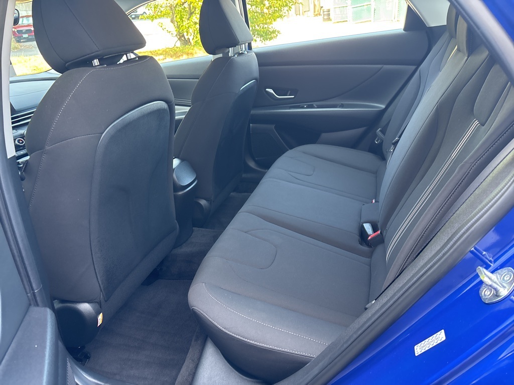 2023 Hyundai Elantra SEL photo 6