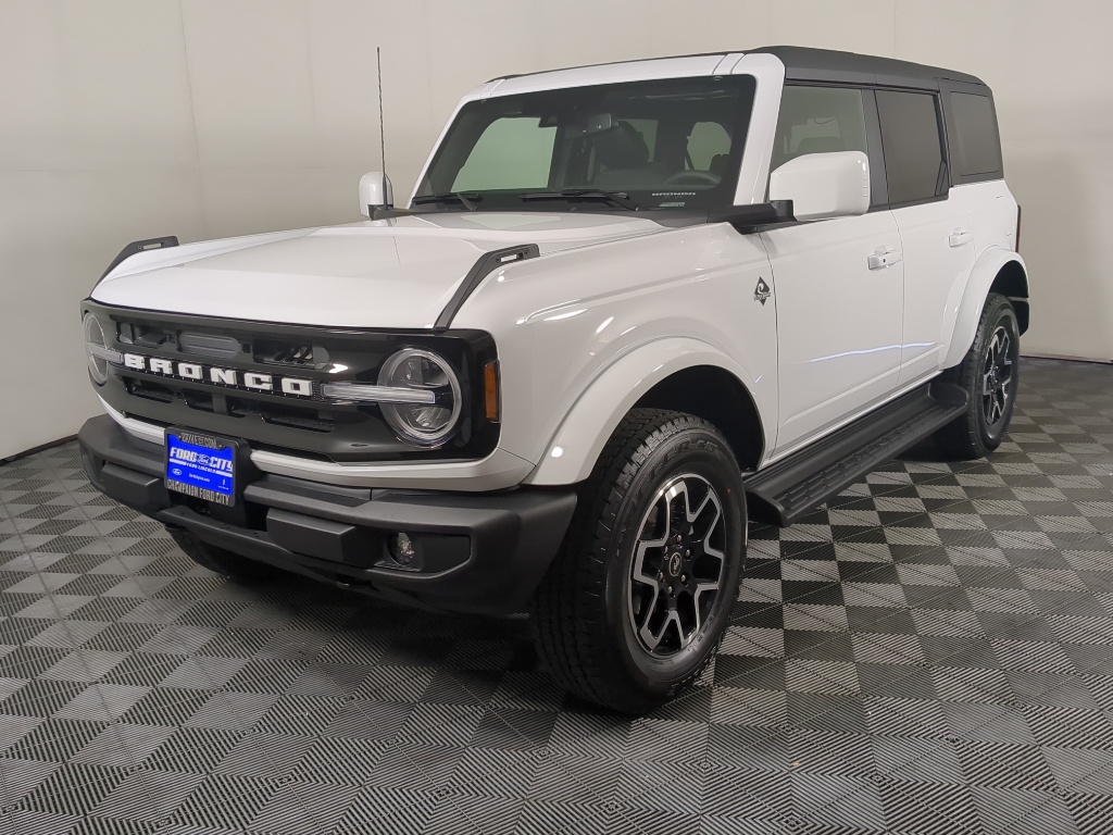 2025 Ford Bronco Outer Banks photo 4