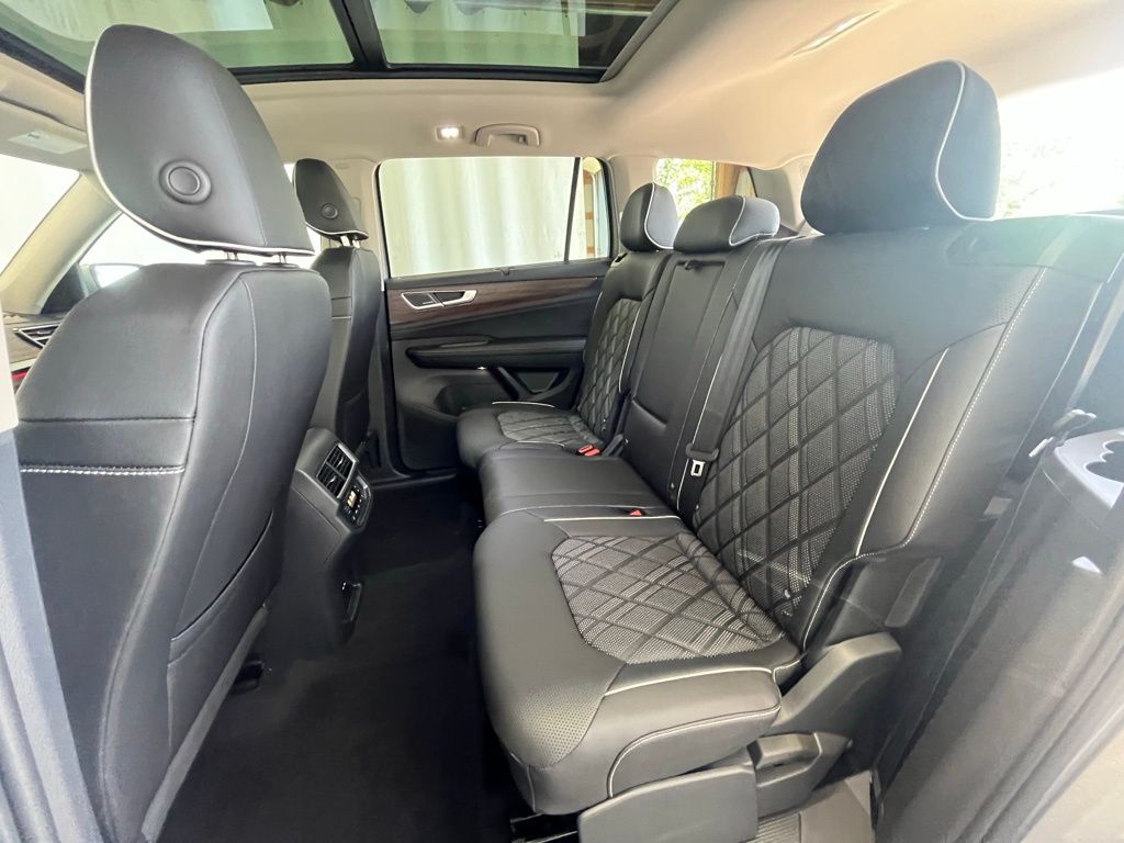 2025 Volkswagen Atlas SEL Premium R-Line photo 21