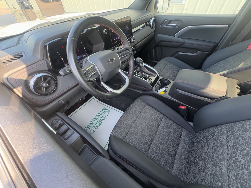 2023 Chevrolet Colorado Z71 photo 2