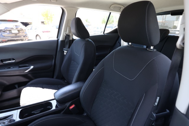 2022 Nissan Kicks SV photo 12
