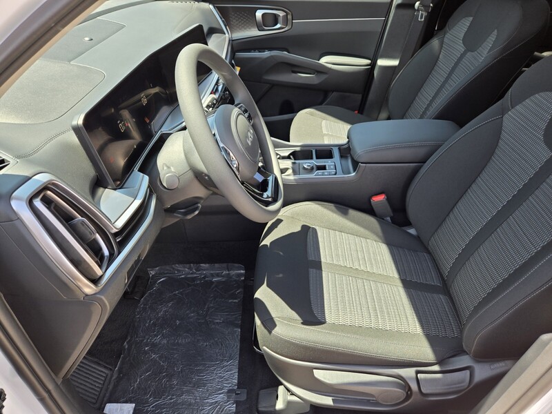 2025 Kia Sorento LX photo 3