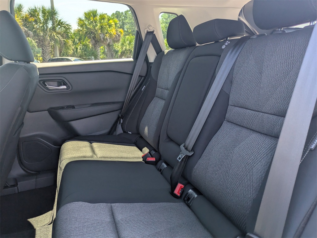 2026 Nissan Rogue SV photo 14
