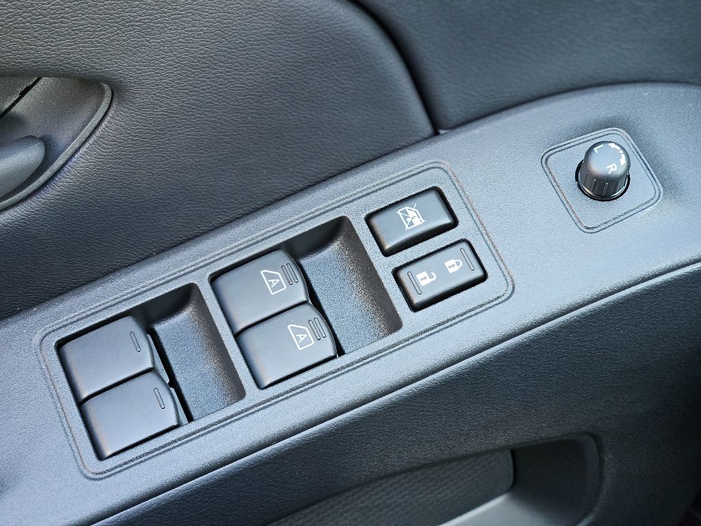2026 Nissan Frontier SV Crew Cab photo 15