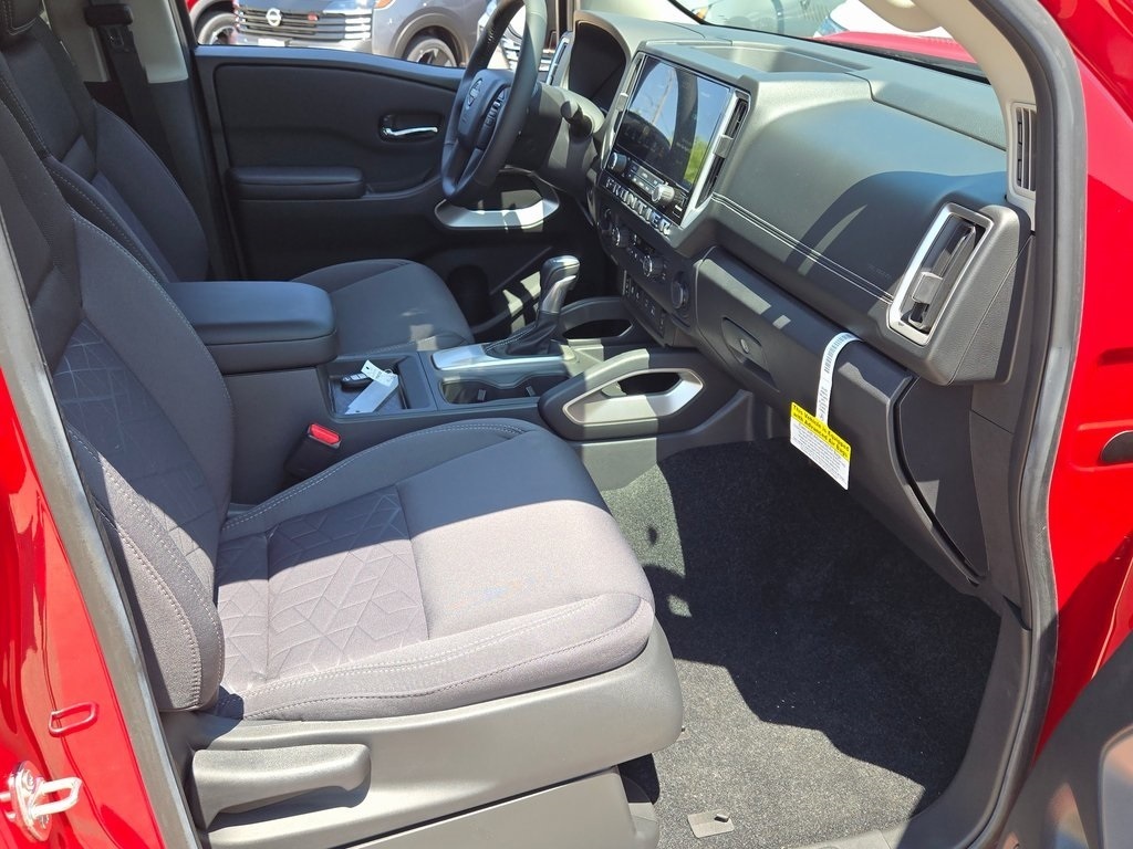 2025 Nissan Frontier Crew Cab SV photo 4