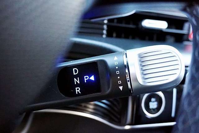 Used 2025 Black Hyundai SEL image 31