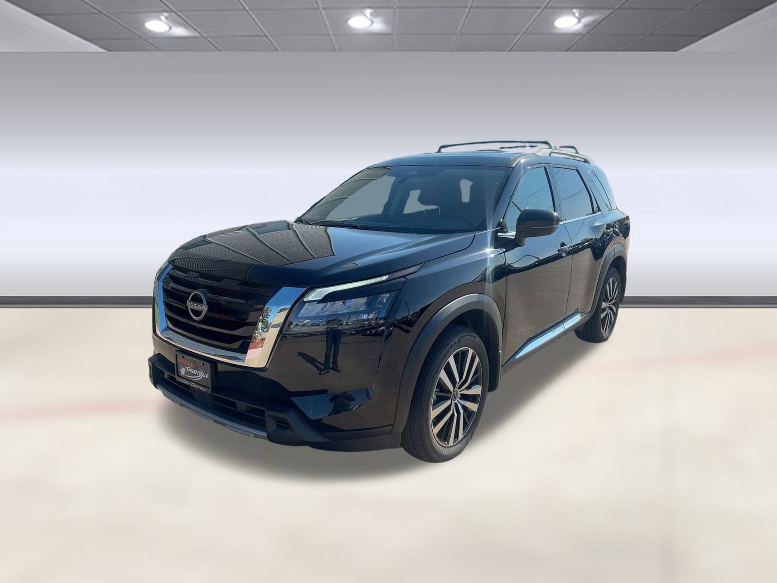 2025 Nissan Pathfinder Platinum's photo