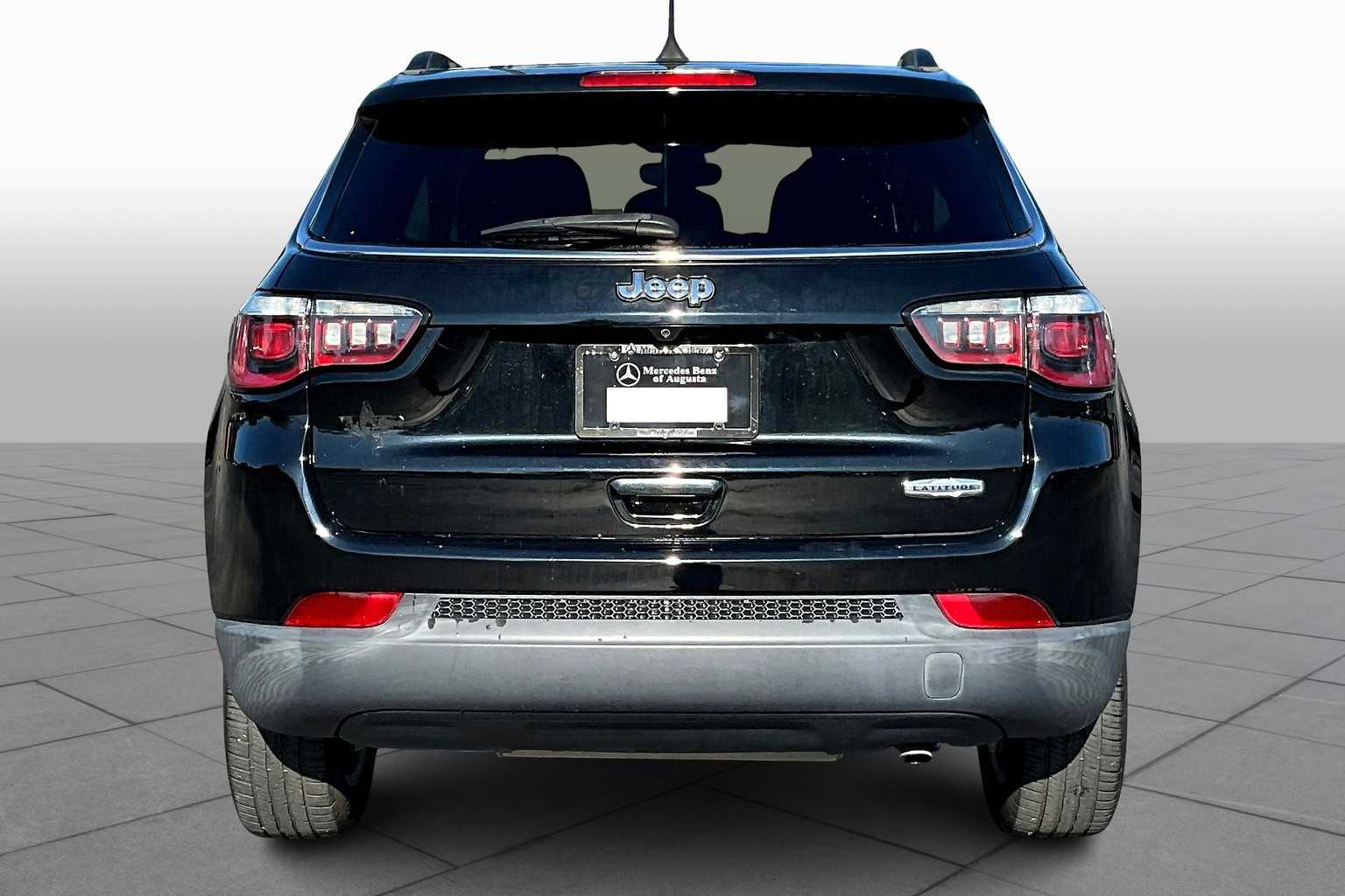2017 Jeep Compass Latitude photo 4