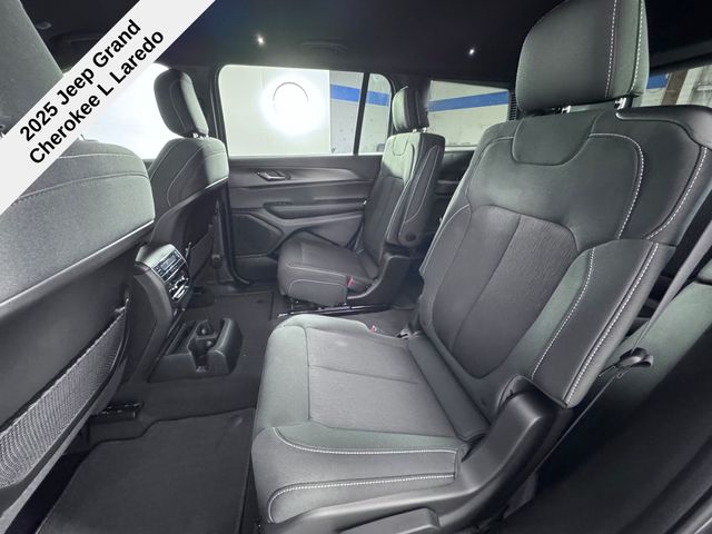 2025 Jeep Grand Cherokee Laredo photo 16