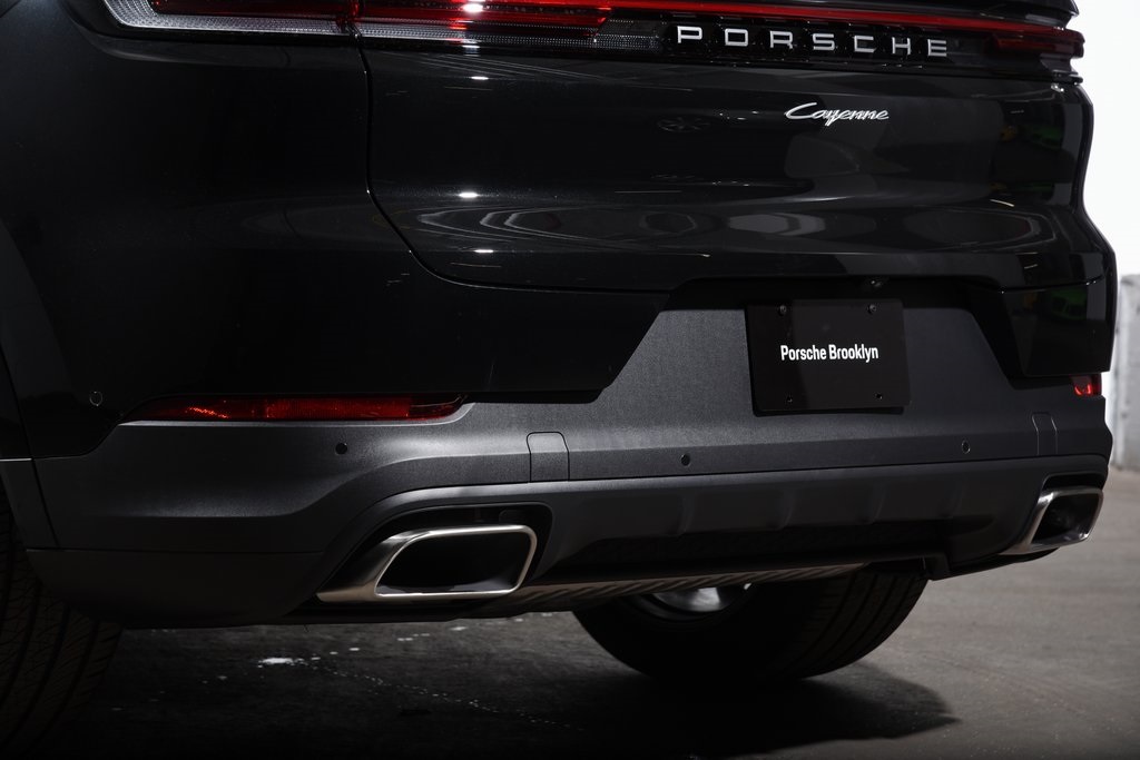 2025 Porsche Cayenne photo 13