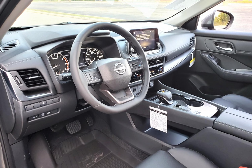 2025 Nissan Rogue SV photo 6