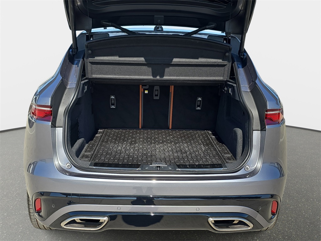 2025 Jaguar F-PACE P400 R-Dynamic S photo 11