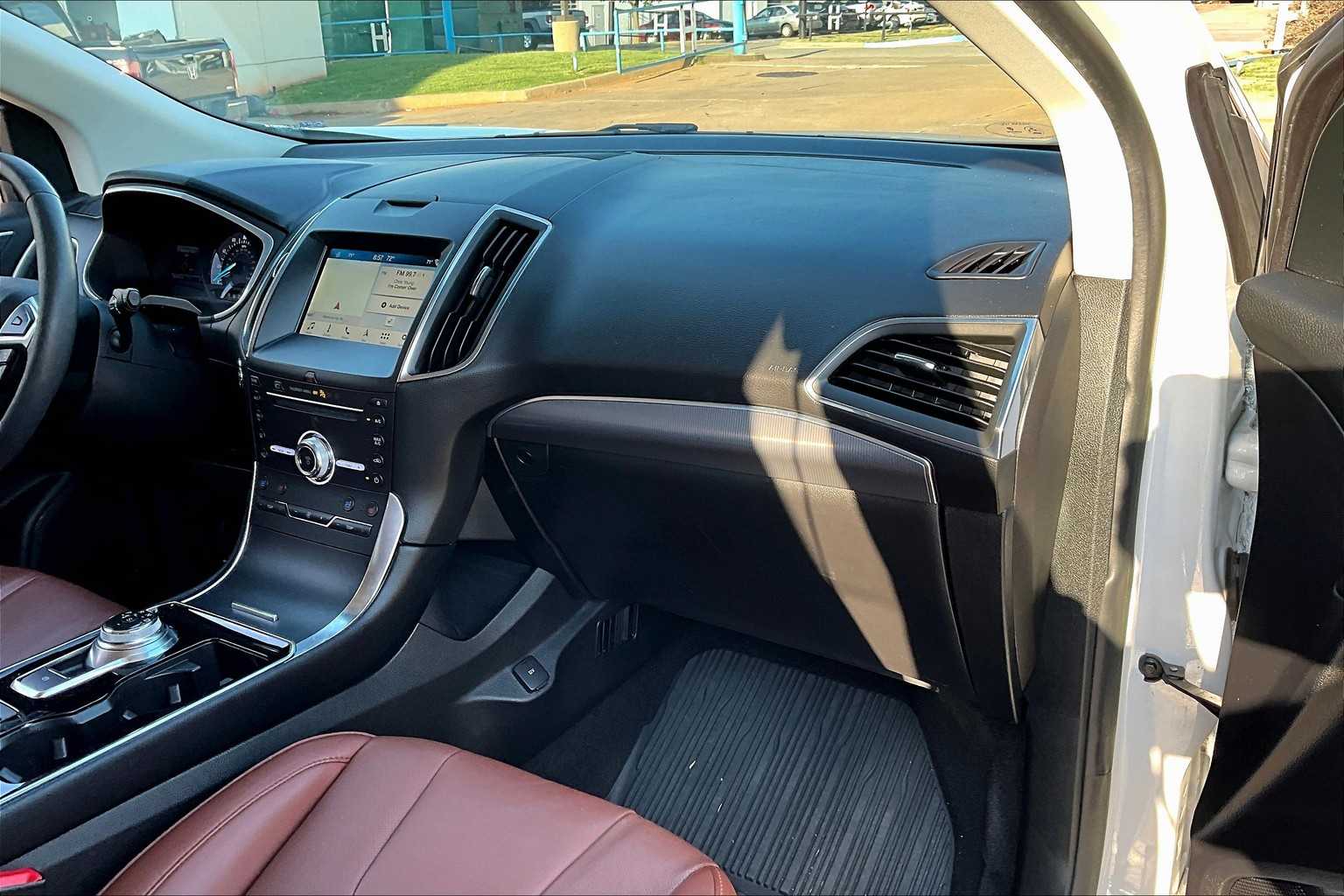 2019 Ford Edge Titanium photo 16