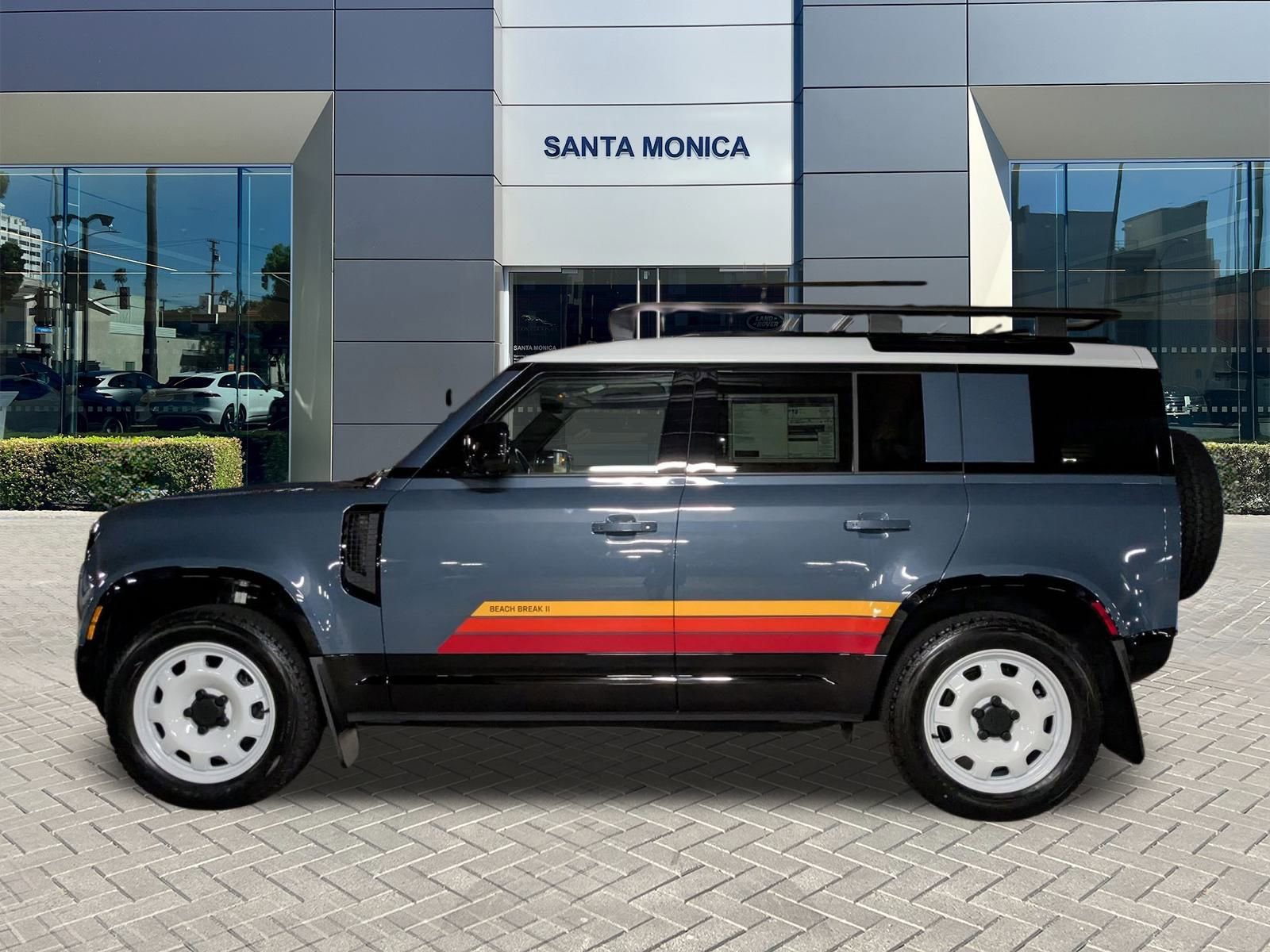 2025 Land Rover Defender 110 S photo 4