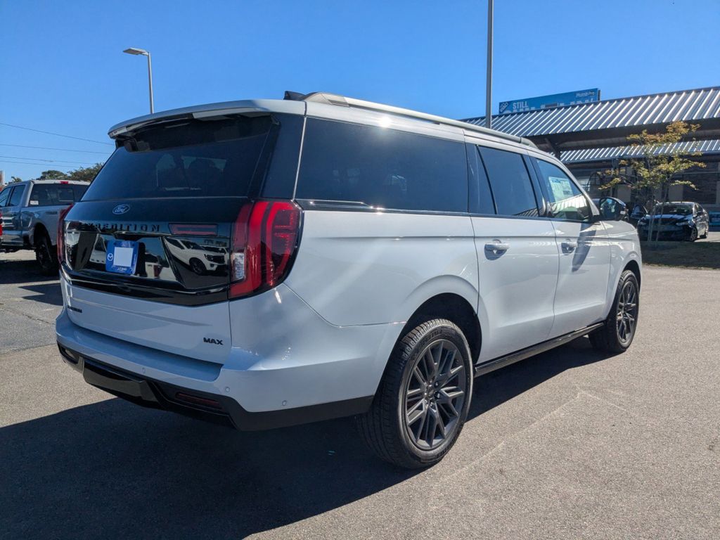 2025 Ford Expedition MAX Platinum photo 2