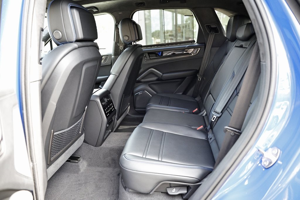 2025 Porsche Cayenne GTS photo 26