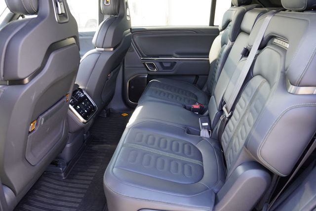 2023 Rivian R1S Adventure photo 16