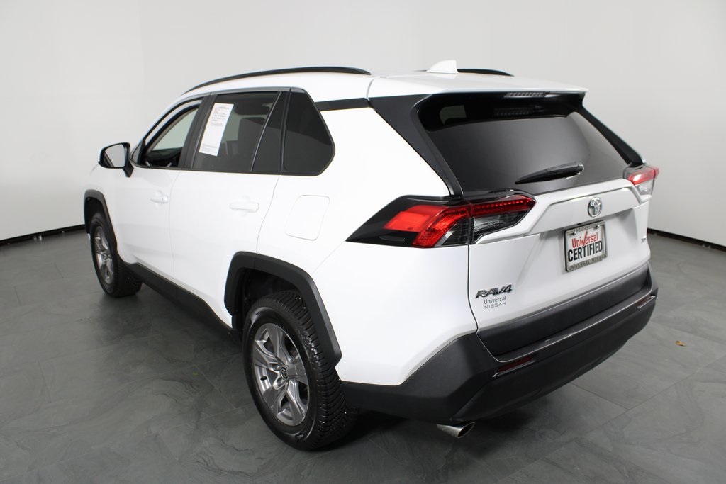 2023 Toyota RAV4 XLE photo 2