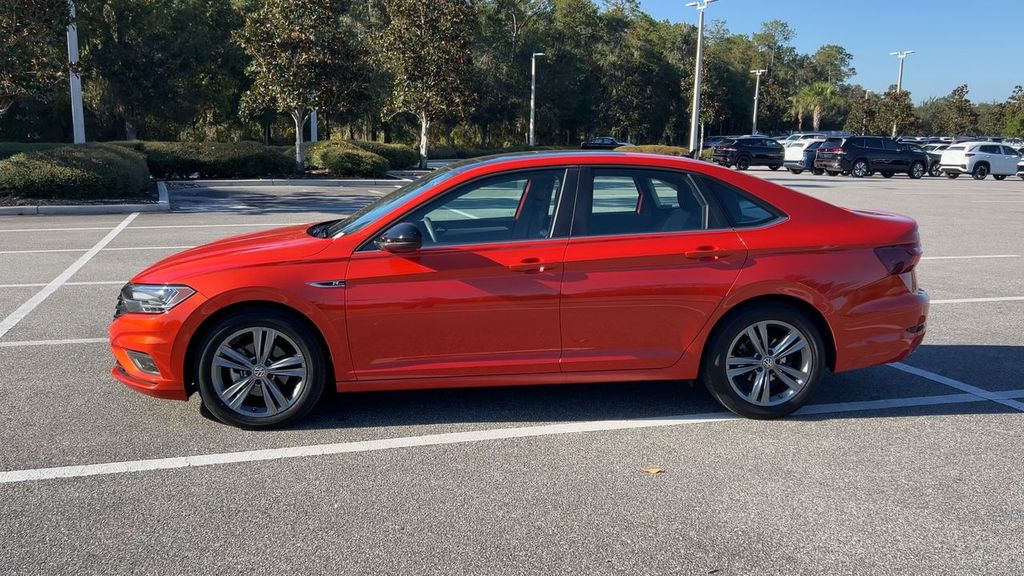 2021 Volkswagen Jetta SE R-Line photo 3