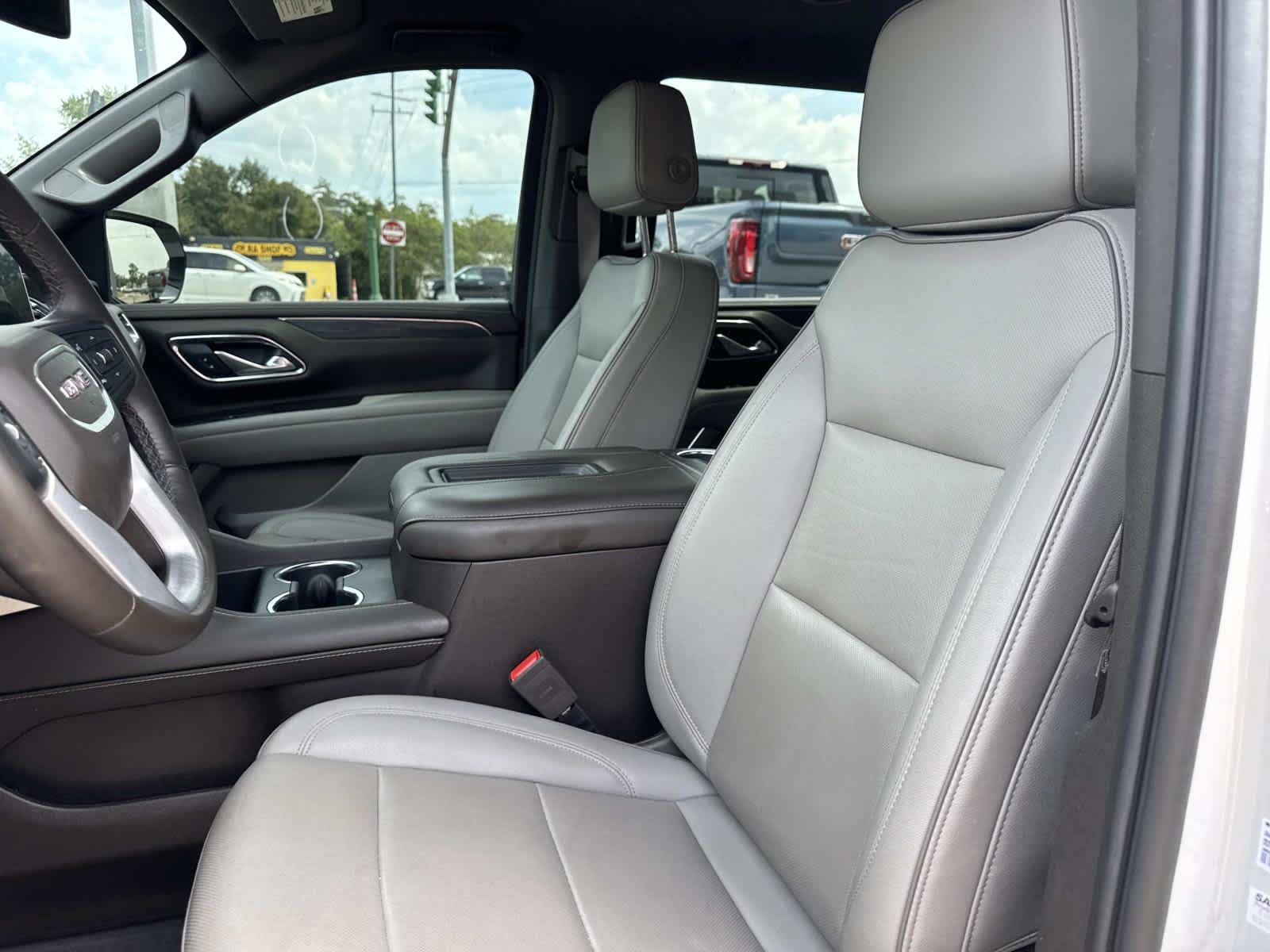 2023 Gmc Yukon XL SLT photo 9