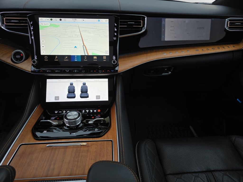 2024 Jeep Wagoneer L Series III photo 2
