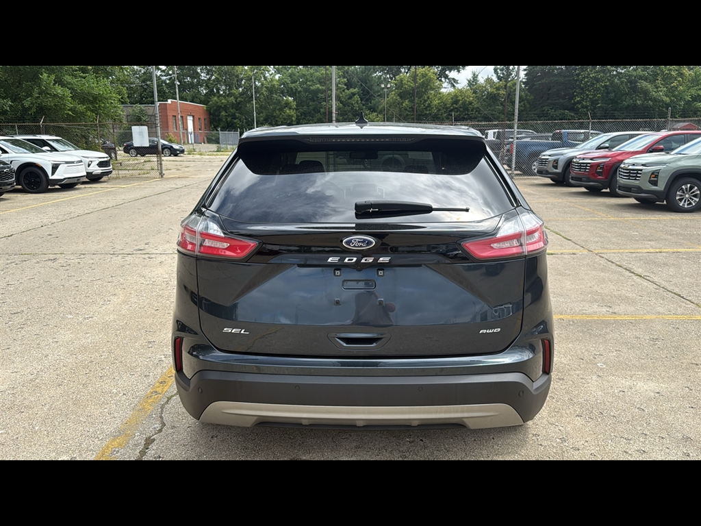 2023 Ford Edge SEL photo 25